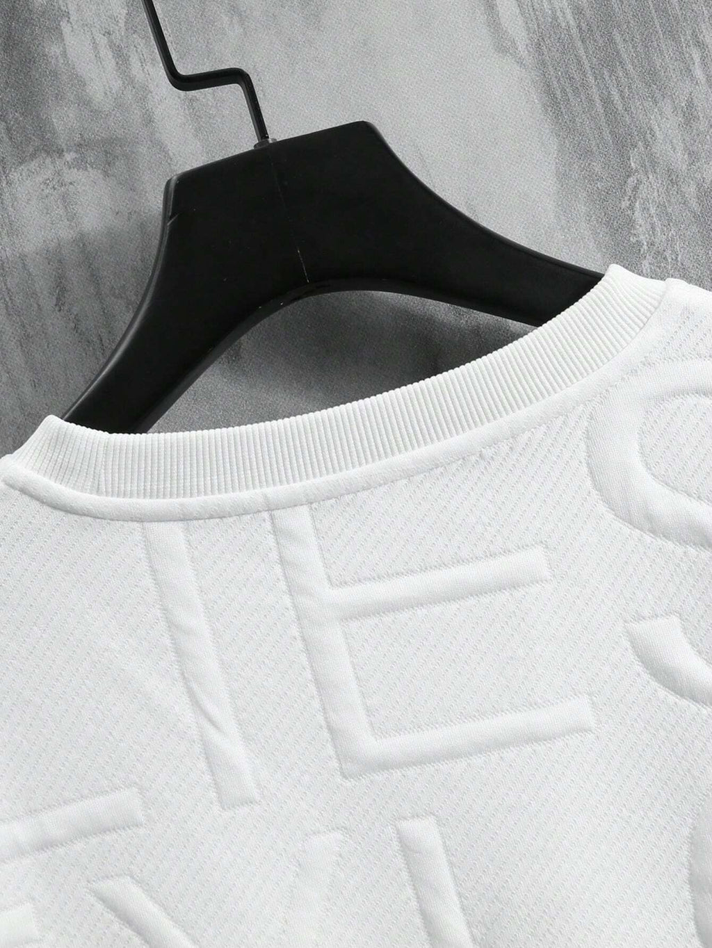 Men's Letter Embossed Round Neck Loose Casual Short Sleeve T-Shirt