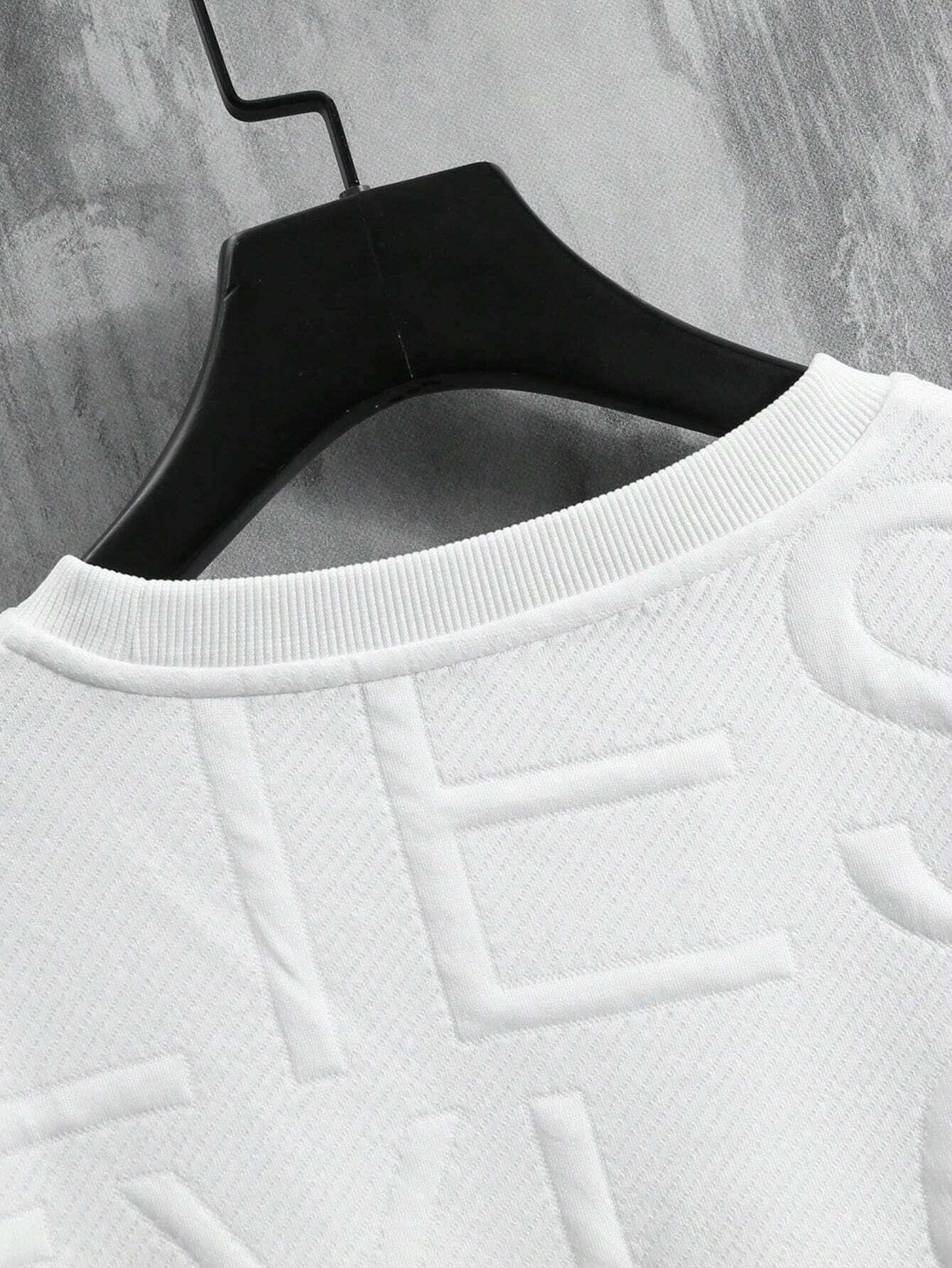 Men's Letter Embossed Round Neck Loose Casual Short Sleeve T-Shirt