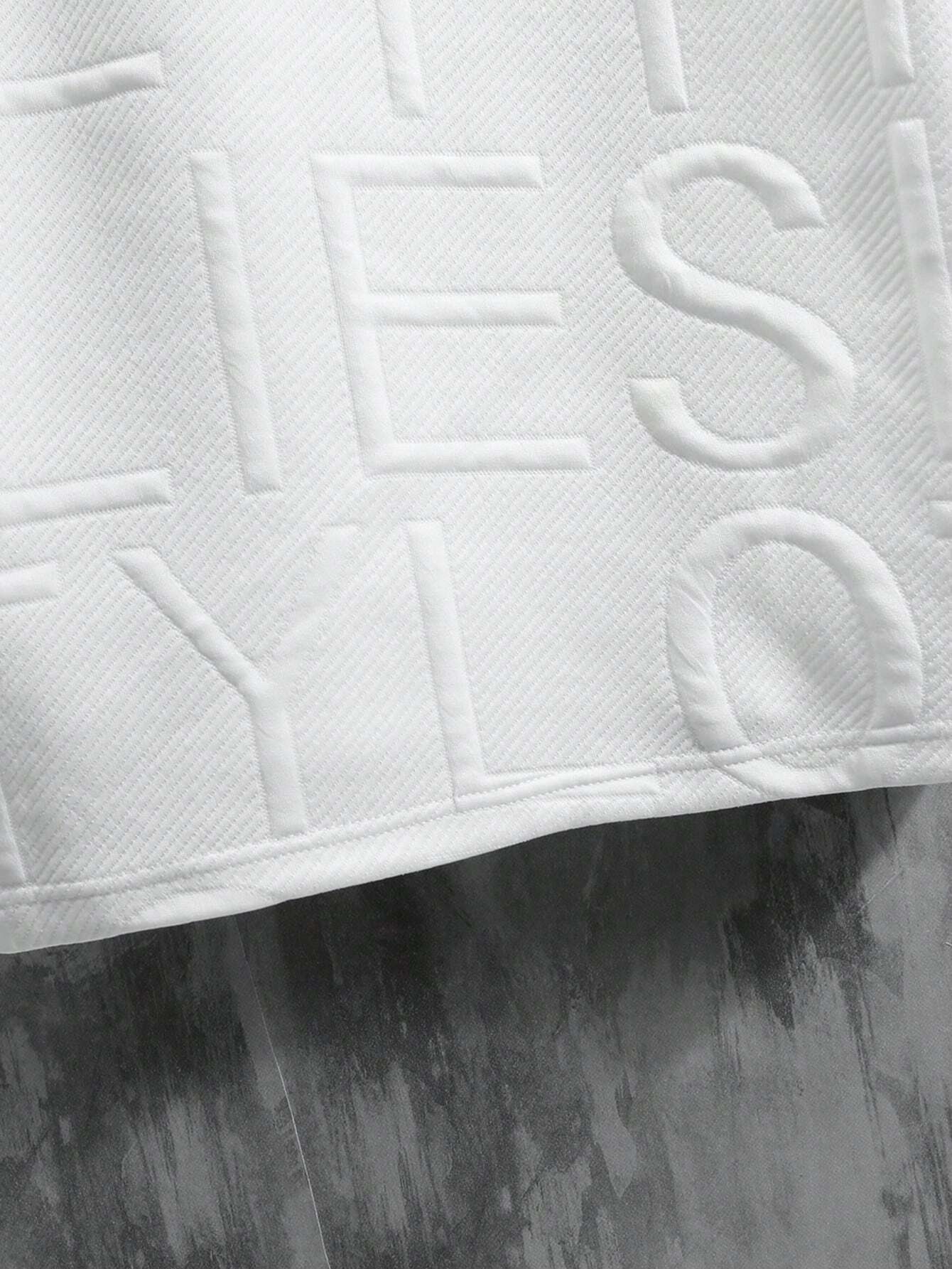 Men's Letter Embossed Round Neck Loose Casual Short Sleeve T-Shirt